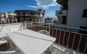 M116 - Marcelli, bilocale in centro e fronte mare
